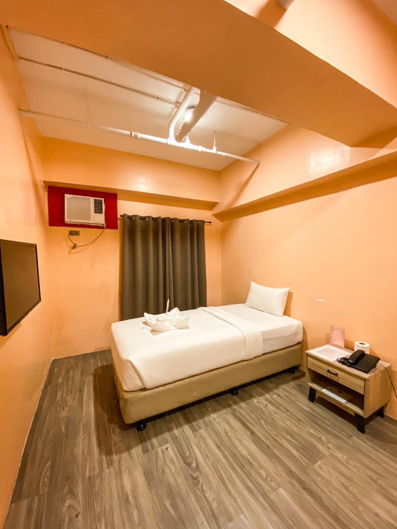 Kaizen Suites Manila Esterno foto