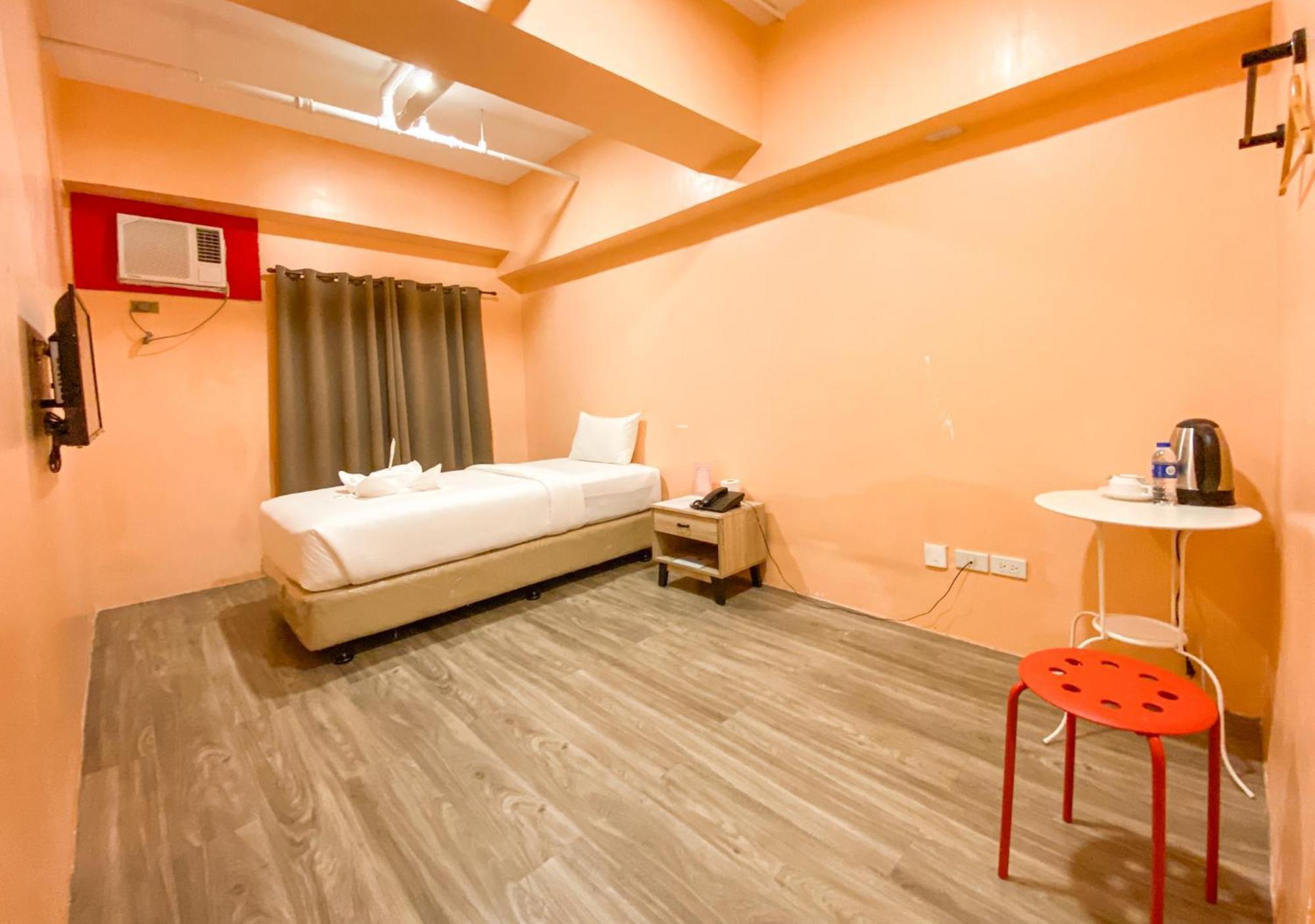 Kaizen Suites Manila Esterno foto